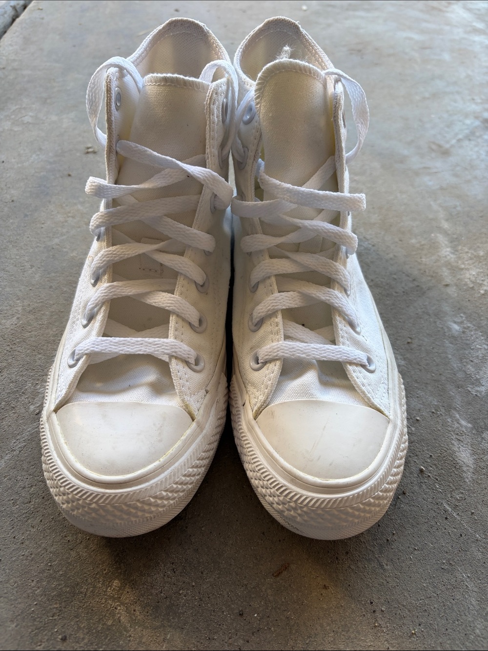 Women’s all white converse